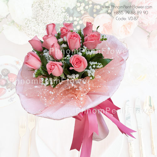 Bouquet of one dozen pink roses