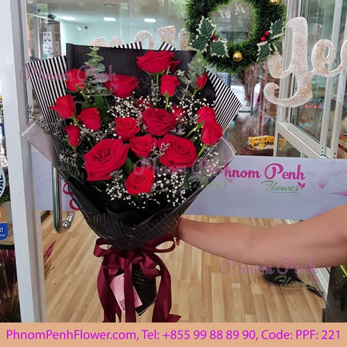 18 red roses bouquet