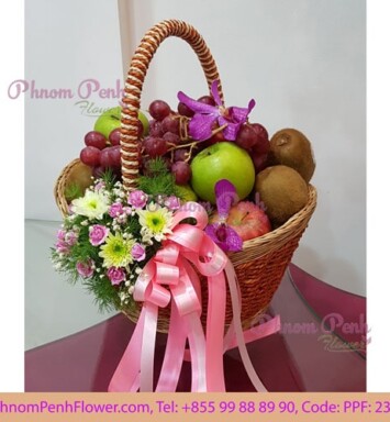 Classic fruits basket with flowers