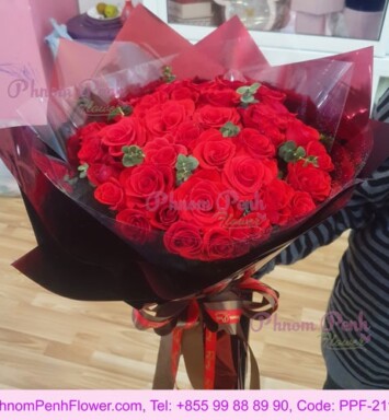 The love 36 red roses in bouquet