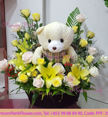 Mixed flower with bear