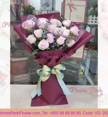 18 Light Pink Roses bouquet